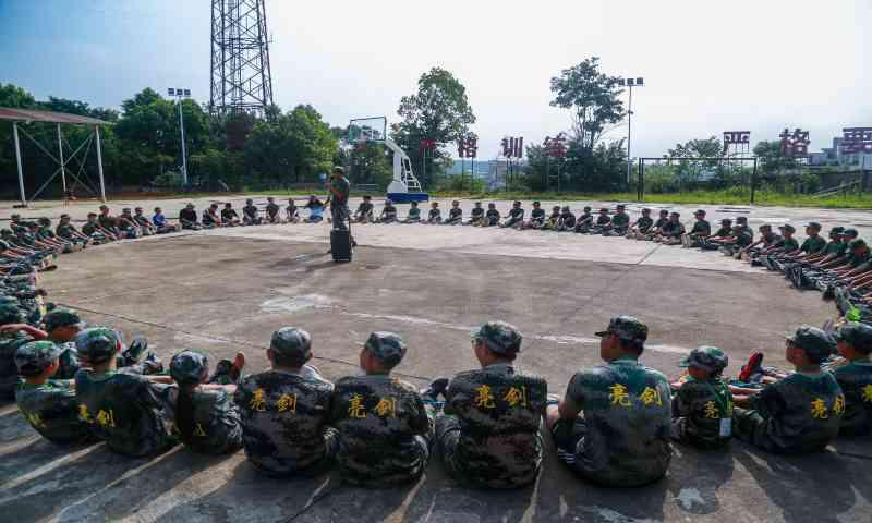 假期到了，快送你的孩子参加亮剑夏令营吧